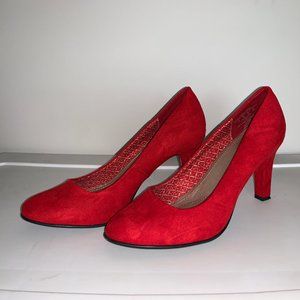 Jaclyn Smith Red Faux Suede Heels